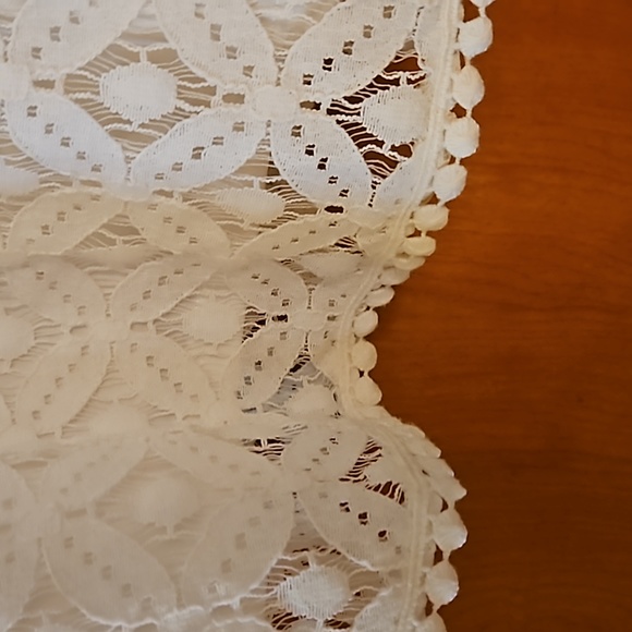 Beautiful white lace dress. - Picture 9 of 9